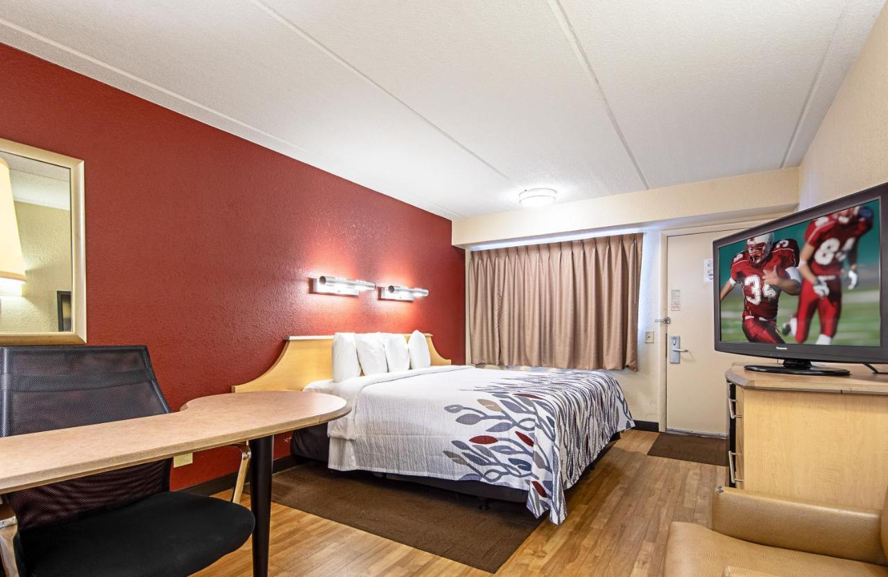 Red Roof Inn Fairmont Eksteriør billede