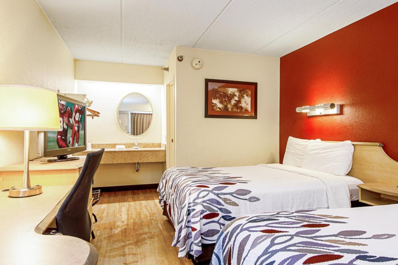 Red Roof Inn Fairmont Eksteriør billede