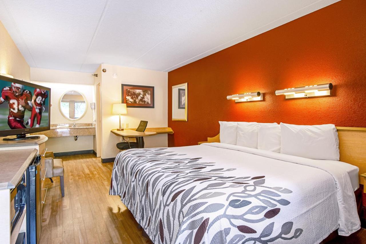 Red Roof Inn Fairmont Eksteriør billede