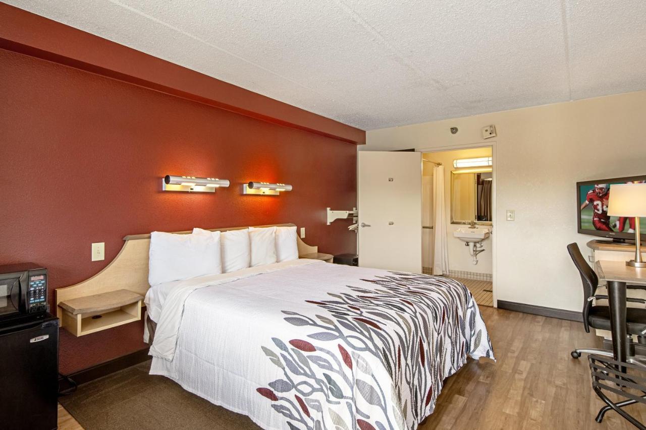 Red Roof Inn Fairmont Eksteriør billede