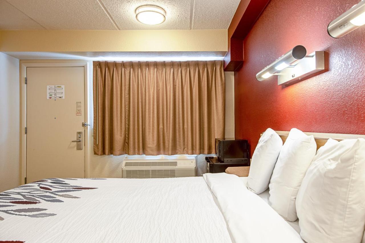 Red Roof Inn Fairmont Eksteriør billede